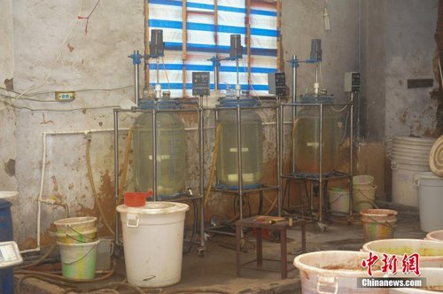 生产麻黄碱境外制毒 云南缴获可疑化学物2.36吨