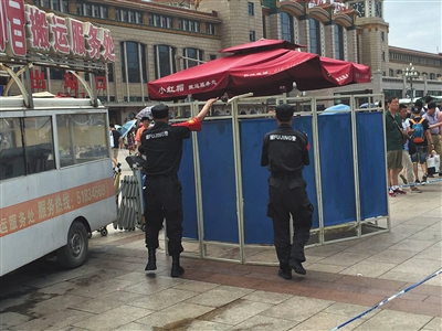 女子北京站前持刀杀人 逃跑时被武警制服