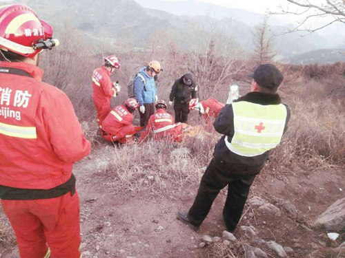 北京一男子门头沟山顶遇难 下身赤裸