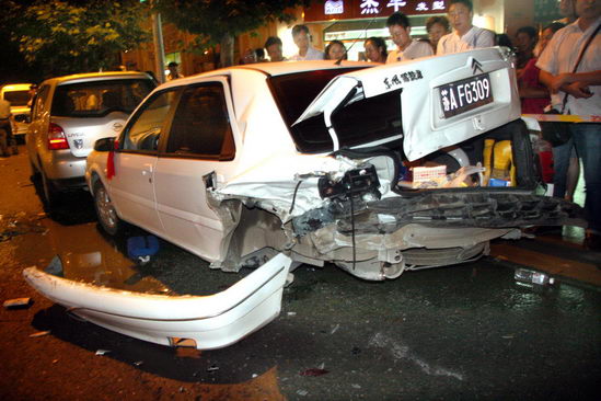 司机酒后驾车连撞9人5人死亡包括孕妇(组图)