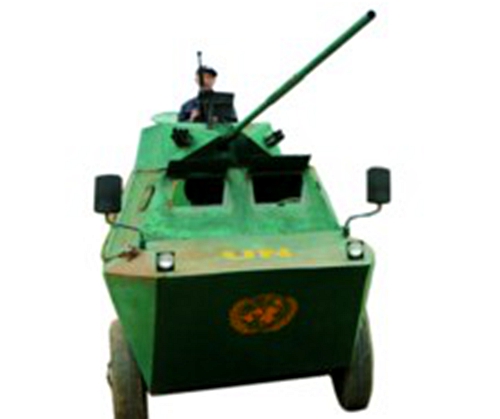 农民自制装甲车：“枪炮”齐全花费3万元（图）