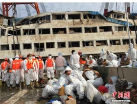 长江客船翻沉事件：悲伤的水域 不应只有悲伤
