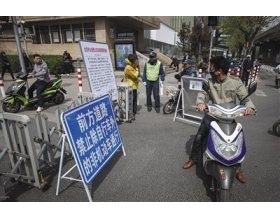 北京“10条大街禁电动自行车”实施首日 可推行