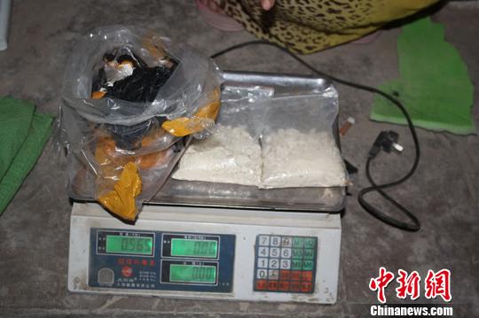新疆和田县警方破获跨省特大运输毒品案缴获毒品1500余克