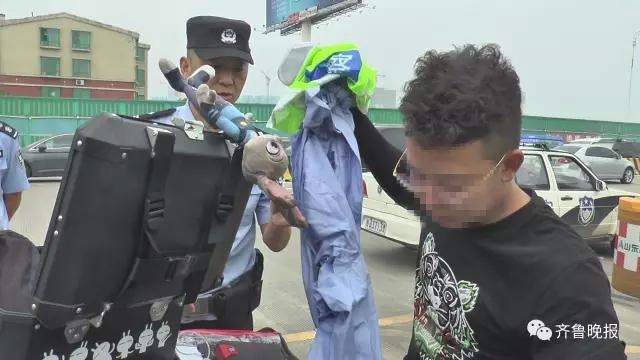 ＂假警察＂穿警服反光背心高架上飙车，被真警