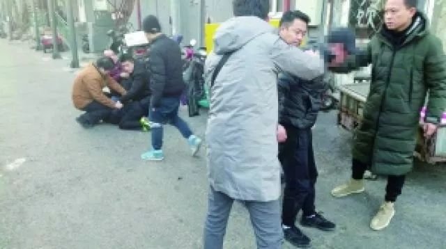 抓到窃贼后北京警察做了一个出人意料的动作