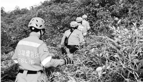 专业救援队参与搜救。 