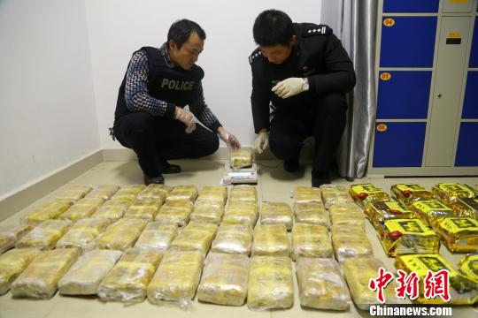 江西省共青城市公安局当场查获毒品近50千克。　刘志坚 摄