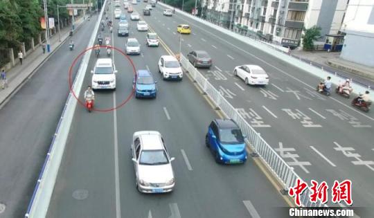 广西交警启用无人机监控“盲区”抓拍违法行为