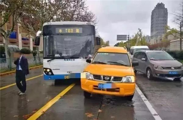 抢夺公交车方向盘的女乘客被取消落户上海