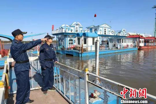 受寒潮影响 松花江哈尔滨区段客船陆续停航