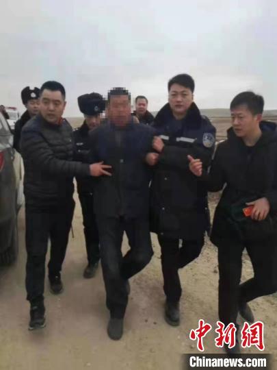 图为犯罪嫌疑人赵某被警方抓获。警方供图
