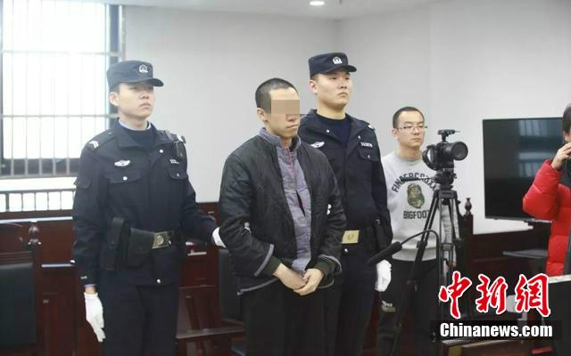 北京首例校外“咸猪手”入罪案
