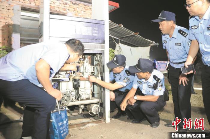 河南警方一年来侦办涉油治安案件2509起拘2564人