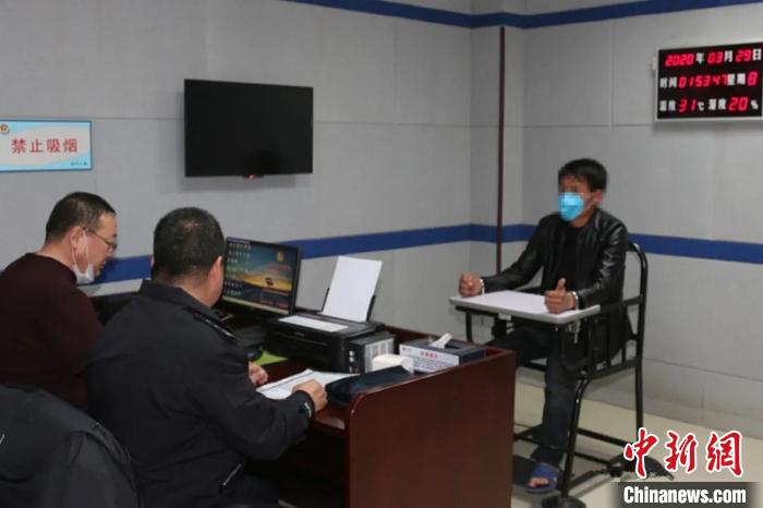 内蒙古警方抓获2名潜逃20年以上命案逃犯