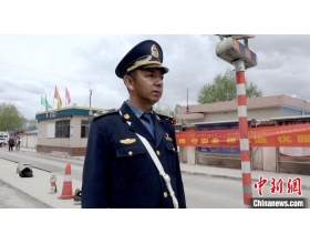 西藏路政:“云端”执法 风雨兼程