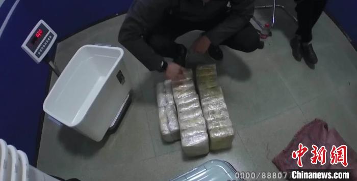 上海警方侦破特大跨境贩卖运输毒品案：单次缴获冰毒片剂量达“个案最高”