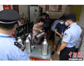 广州警方随机抽检凉茶：11家店铺非法添加西药