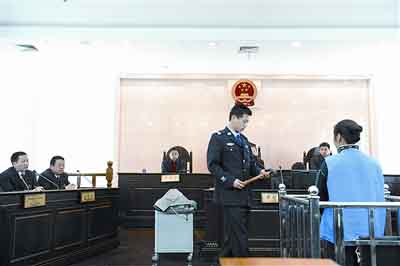 保险员为获赔偿金杀死丈夫被判无期