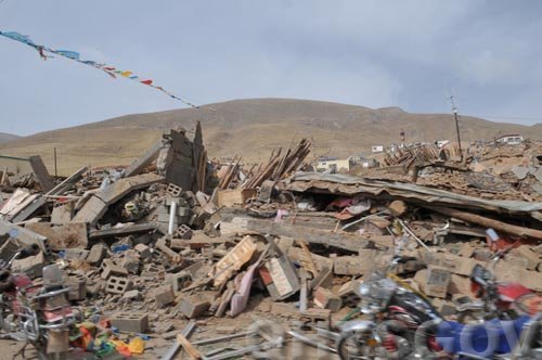 青海玉树地震已造成589人死亡 10万灾民需安置