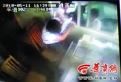 陕西3名局长群殴收费员续:警方决定拘留两人