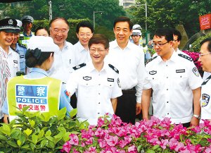 孟建柱称赞重庆打黑好准狠 强调保障孩子安全