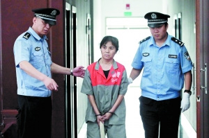 母亲凌晨将睡觉女儿砍30余刀