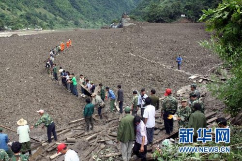 云南贡山泥石流受灾村庄被夷为平地(组图)