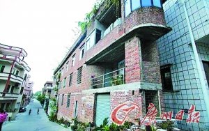 网帖曝仅两米宽住宅楼 网友戏称像广告牌(图)