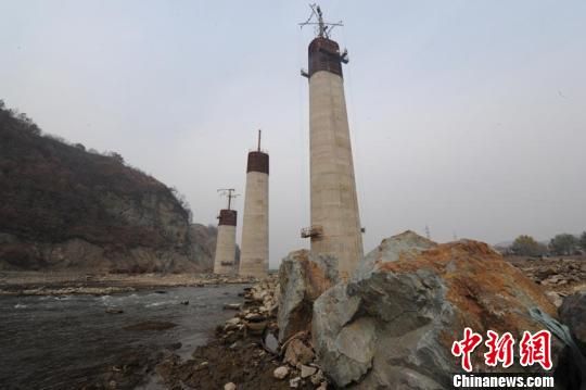 停建的宇松铁路头道松花江特大桥现场 崔颜锋 摄