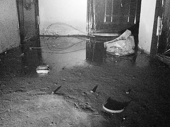 河北一经适小区不通暖气 地下室成“水帘洞”
