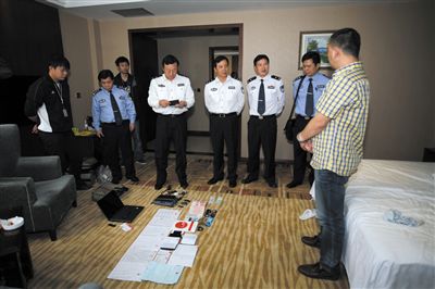 广西警方在打传现场。