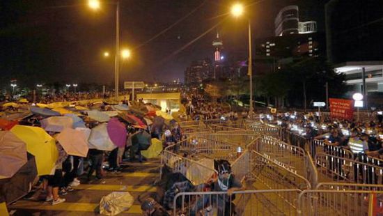 香港政府总部遭围攻 警方称会果断执法(图)