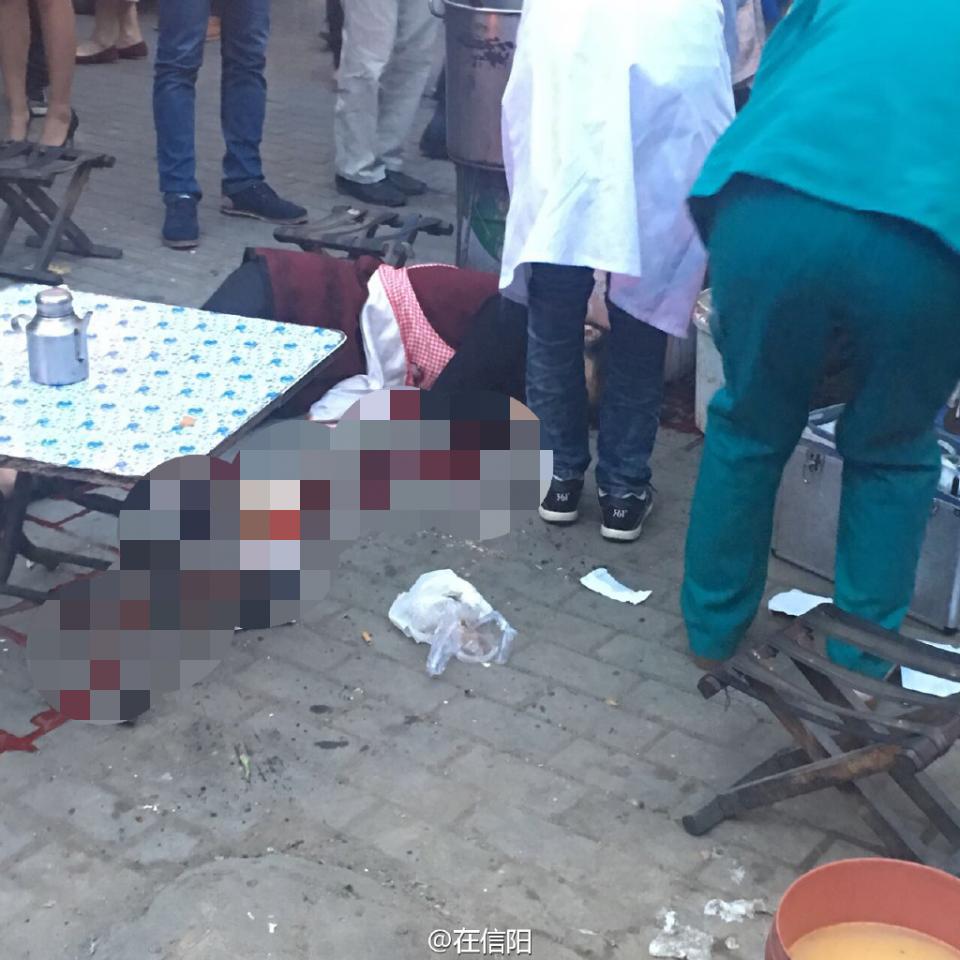 河南女摊贩争摊位被砍死 嫌犯骑摩托逃走