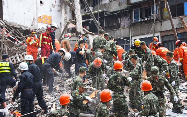 温州楼房倒塌致22死 获救者：听到呼啦响头被压