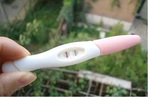 90后女孩学电视剧用中药堕胎 结果突发大出血