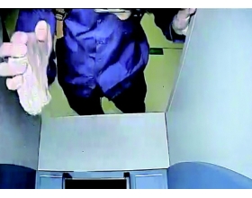 26岁男子砸ATM求被抓，曾数次进拘留所混饭吃
