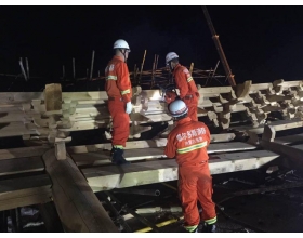 内蒙古鄂尔多斯一建筑工地发生坍塌事故 致4死
