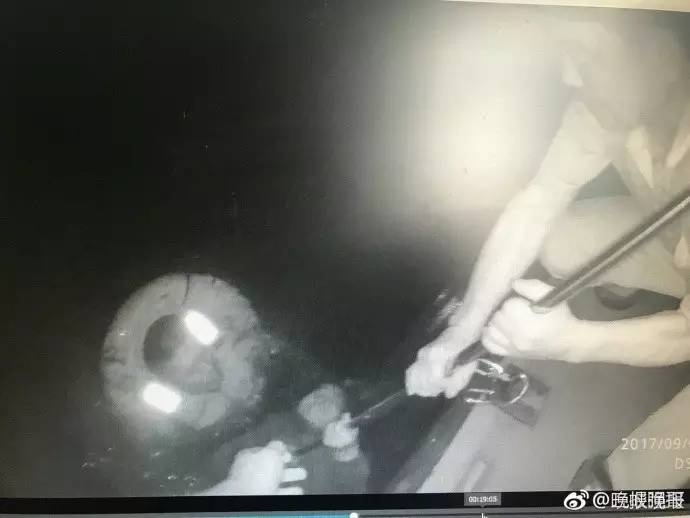 女子出游途中跳船自杀旁边的丈夫当场吓傻了