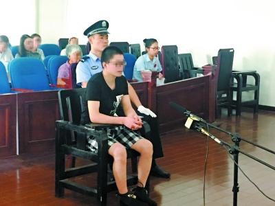 保安涉嫌盗窃共享汽车受审称想开车练手考驾照
