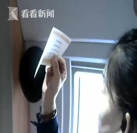 为免费乘列车假冒列车员自信出示假证却被一眼