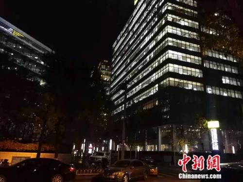 “996”作息成潜规则？ 超负荷加班的职场无奈