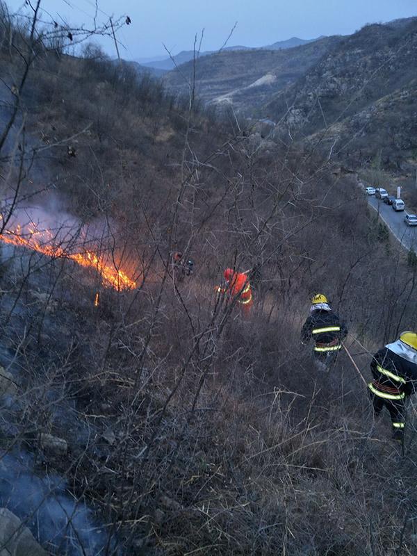 疑因村民烧秸秆引发山火 两名护林员牺牲