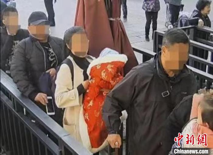 一男子北京站“化妆”偷手机被刑拘