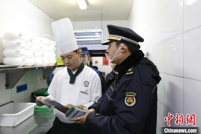 餐饮企业问题发生率最高。　芊烨 摄