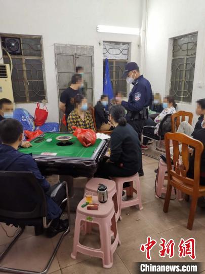 疫情挡不住赌瘾广州100多名赌徒被警方拘留