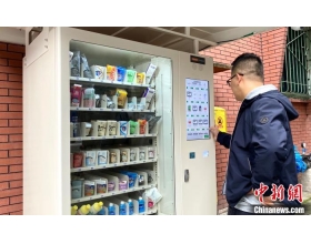 重庆推行智能垃圾分类 居民参与获“奖励”